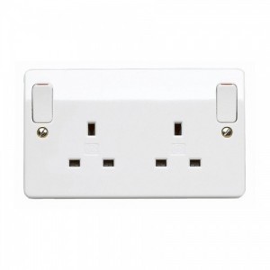 MK Electric K2746WHI Logic Plus White Moulded 2 Gang Double Pole Switched Socket With Outboard Rockers & Dual Earth 13A