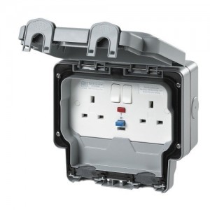 MK Electric K56231GRY Masterseal Plus Grey 2 Gang Single Pole Non-Latching (Active) RCD Switched Socket With Weatherproof Enclosure IP66 13A 30mA