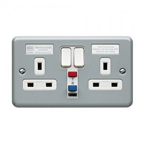 MK Electric K6233ALM Metalclad Plus 2 Gang Single Pole Latching (Passive) RCD Switched Socket 13A 30mA