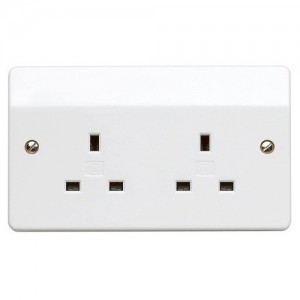 MK Electric K781WHI Logic Plus White Moulded 2 Gang Unswitched Socket With Dual Earth 13A