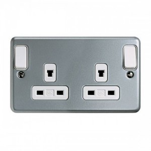 MK Electric K1248ALM Metalclad Plus Aluminium 2 Gang Switched DP with Clean Earth Socket Non Standard 13A