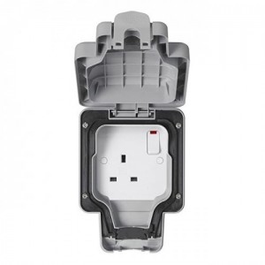 MK Electric K56486GRY Masterseal Plus Grey 1 Gang Double Pole Switched Socket With Weatherproof Enclosure IP66 13A