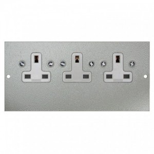 Tass STO295 Galvanised Steel 3 Gang Unswitched Socket Plate For 3 Compartment Floor Boxes Length 185mm | Width: 89mm