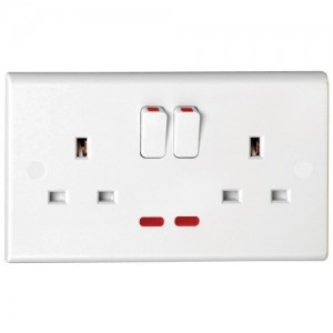 Deta S1209DPP Slimline White Moulded 1 Gang Double Pole Switched Socket With Neons 13A