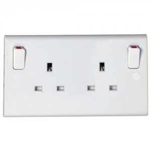 Deta S1293 Slimline White Moulded 2 Gang Double Pole Switched Socket With Outboard Rockers 13A