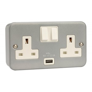 Scolmore CL770 Essentials Metalclad 2 Gang Double Pole Switched Socket With 1 x 2.1A USB Charging Sockets, Dual Earth & Mounting Box 13A