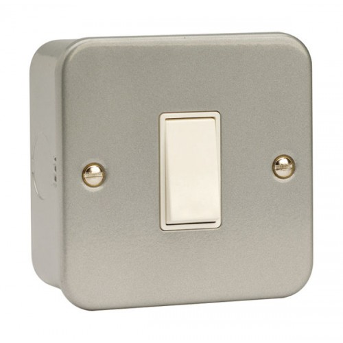 Scolmore CL011 Essentials Metalclad 1 Gang 2 Way Plateswitch With Mounting Box 10A