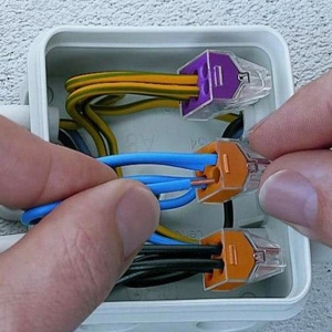 Wago 773-108 Transparent 8 Pole Push Wire Connector With Dark Grey Cover For Junction Boxes (Pack Size 50) 24A 400V 0.75mm² - 2.5mm²