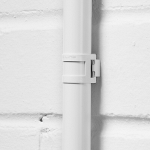 D-Line SD-COND25W Safe-D® White All Metal Fire Resistant 1-Piece 25mm Conduit Saddle (Pack Size 20) Length: 100mm | Width: 25mm