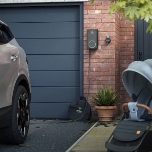 Evec VEC03 Black 7kW 32A 1Ph Tethered Type2 Smart EV Wall Charger With Bluetooth + Wi-Fi & 5m Type 2 Lead + Plug IP54 Black