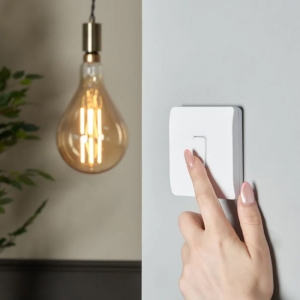 Forum Lighting CUL-44552 Kinetic Wireless Switch Starter Kit With 1 Channel Kinetic Receiver & White Slimline Kinetic Switch